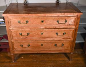 lot 14 image: Antique French Dresser