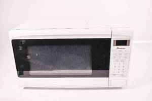 lot 92 image: Amana Microwave