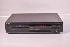 lot 326 image: Sony CD Player