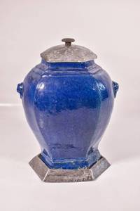 lot 347 image: Blue Pottery Urn