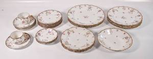 lot 354 image: 27-Piece Limoges Porcelain Dinner Set