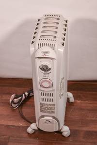 lot 333 image: Delonghi Space Heater