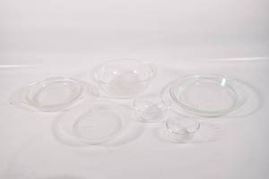 lot 366 image: Group of Six Glass Pyrex Dishes