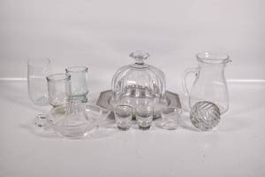 lot 369 image: 10 Vintage Glass Items