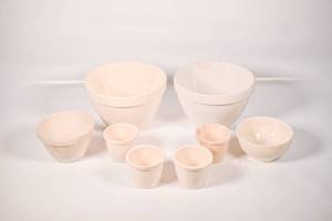 lot 377 image: Eight Ceramic Bowls from England
