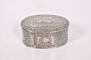 lot 57 image: Engraved Sterling Silver Box