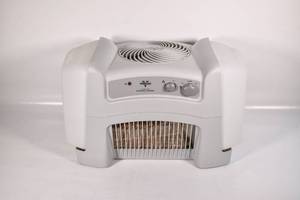 lot 334 image: Vornado Humidifier