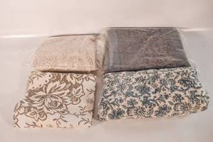 lot 393 image: Group of Assorted Linens