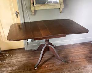 lot 24 image: Wooden Table