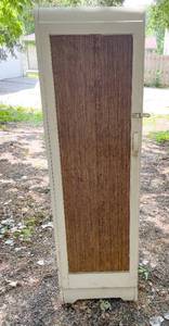 lot 409 image: Vintage Locker or Cabinet