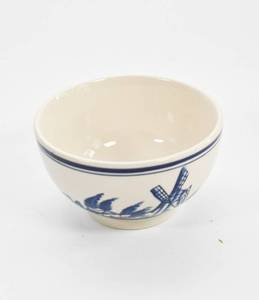 lot 143 image: Vintage Hand-Painted Delft-Style Earthenware Bowl