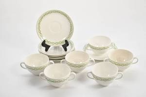 lot 147 image: English Porcelain Wreath-Pattern Cups and Saucers by Booths