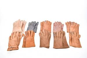 lot 161 image: 10 Pairs of Vintage Gloves