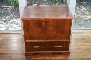 lot 75 image: Red Seal Cedar Chest by the Honderich Furniture Company
