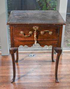 lot 37 image: Wooden Entryway Table