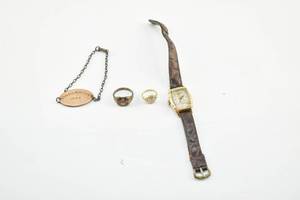 lot 425 image: Five Pieces of Mens Jewelry