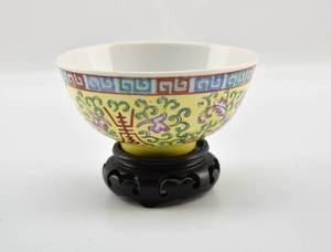 lot 162 image: Vintage Japanese Bowl in Yellow