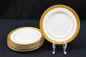 lot 174 image: Set of Seven White and Gold Bracelet Dessert Plates by Syracuse China
