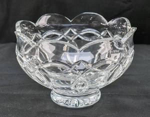 lot 175 image: Crystal Serving Bowl by Waterford