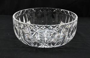 lot 176 image: Large Crystal Serving Bowl by Waterford
