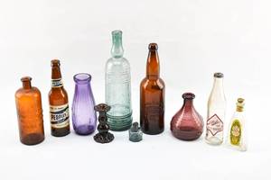 lot 106 image: 10 Vintage and Antique Glass Items