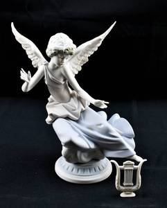 lot 119 image: Porcelain Carefree Angel with a Lyre Sculpture by Lladro