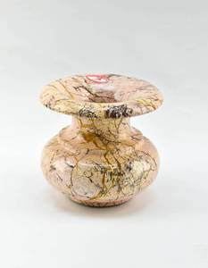 lot 289 image: Pink Stone Vase