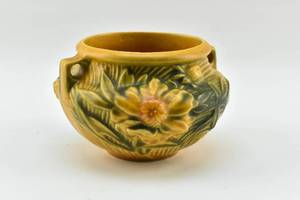 lot 145 image: Vintage Peony Jardiniere by Roseville Pottery