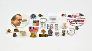 lot 258 image: Group of Vintage Patriotic Pins