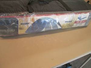 lot 102 image: Eagles Peak 6 person dome tent in z...