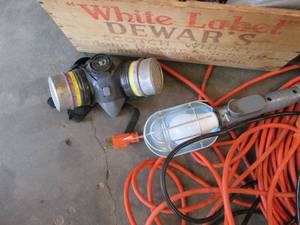 lot 115 image: Extension cord, treble light and bo...