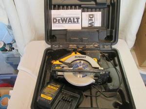 lot 118 image: Dewalt 24v cordless circular saw in...
