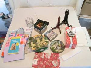 lot 126 image: Home decor and more to include 3d w...