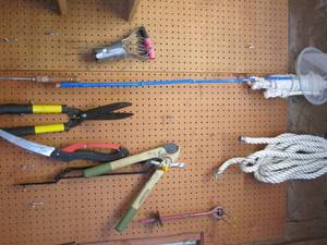 lot 137 image: Outdoor Planting and pruning tools ...