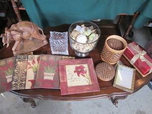 lot 162 image: Floral Canvas wall decor, wood elep...