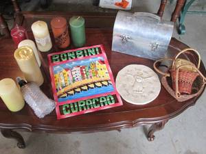 lot 172 image: Vintage Metal domed lunchbox, Pilar...
