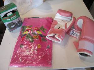 lot 185 image: Pink and white boxing gloves, mini ...
