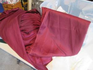 lot 206 image: Curtains and assorted fabric in cov...