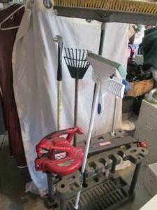 lot 213 image: Rubbermaid long handle storage orga...