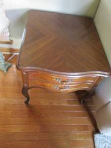 lot 4 image: 2 Solid wood end tables