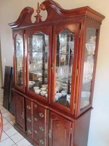 lot 5 image: China hutch