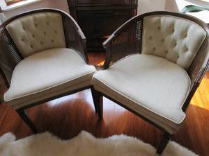 lot 11 image: Pair of matching chairs.
