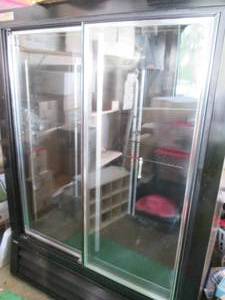 lot 27 image: Large Bush Refrigerator