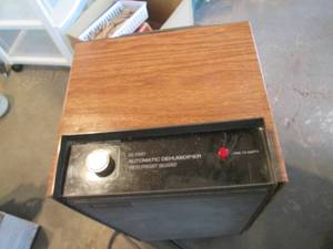 lot 28 image: Automatic dehumidifier.