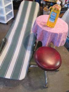 lot 38 image: Rolling padded stool, round easy-up...
