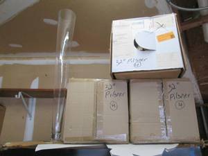 lot 45 image: 32 Pilsner vase lot of 13...