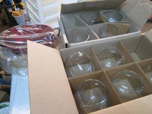 lot 55 image: Vases and decor...