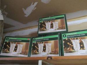 lot 72 image: 4 Two packs of glass hurricane hold...
