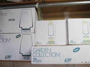 lot 73 image: 5 Boxes of assorted vases...