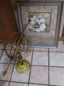 lot 87 image: Metal decor and floral wall aret...